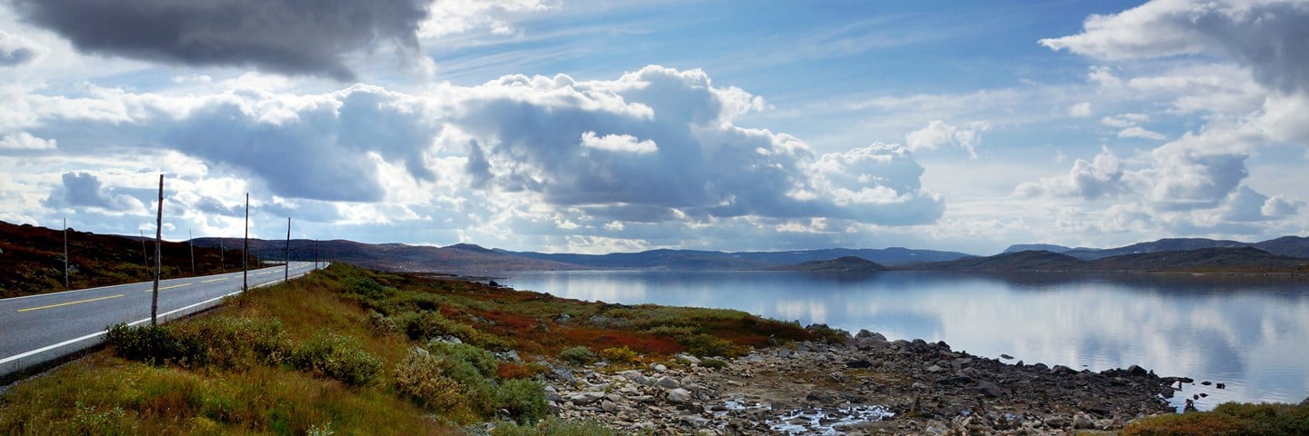 Hardangervidda, 1140 moh, med innsjøen Ørteren.