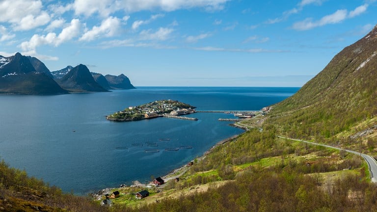 Husøy, kort avstikker fra Nasjonal turistveg Senja. Foto: Jarle Wæhler, Statens vegvesen