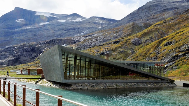 Trollstigen er et av ikonpunktene i satsingen på Nasjonale turistveger. Arkitekt: Reiulf Ramstad Arkitekter AS. Foto: Trine Kanter Zerwekh, Statens vegvesen