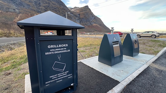 Tre ulike avfallsconteinere. 