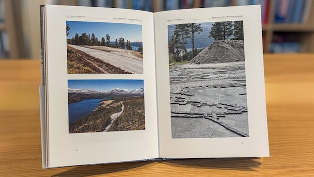 Bildet viser tekst og bilder fra boken.