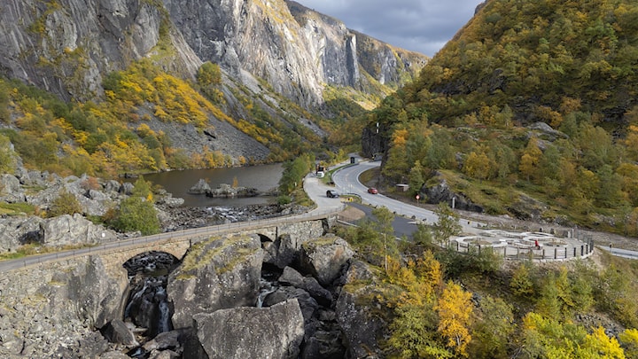 Aerial photo of Måbø bridge, Måbøvatnet and new rest area by rv. 7.