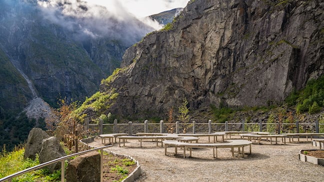 Winding rest benches made of slate.