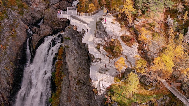 Utsiktspunkt i stål med utsikt til Vøringsfossen.