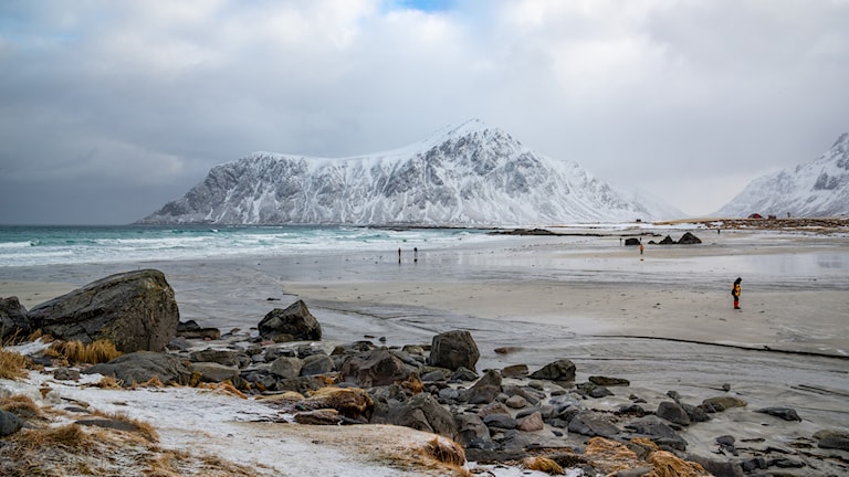 The Skagsanden beach with mountains in the background.