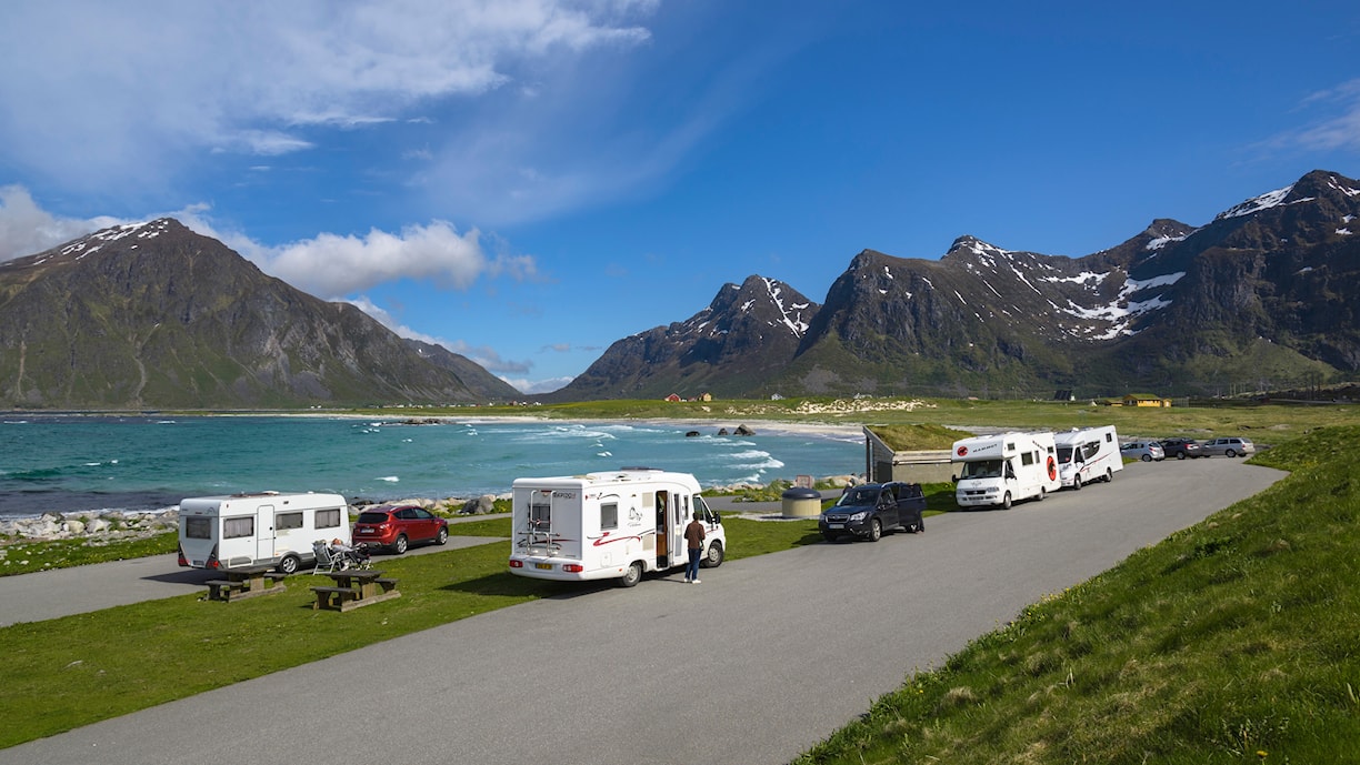 Bobiler ved Brunstranda i Flakstad.