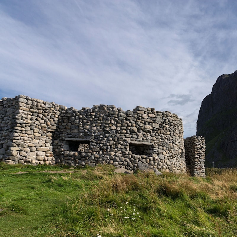 Nahaufnahme der steinernen Burg Borga.