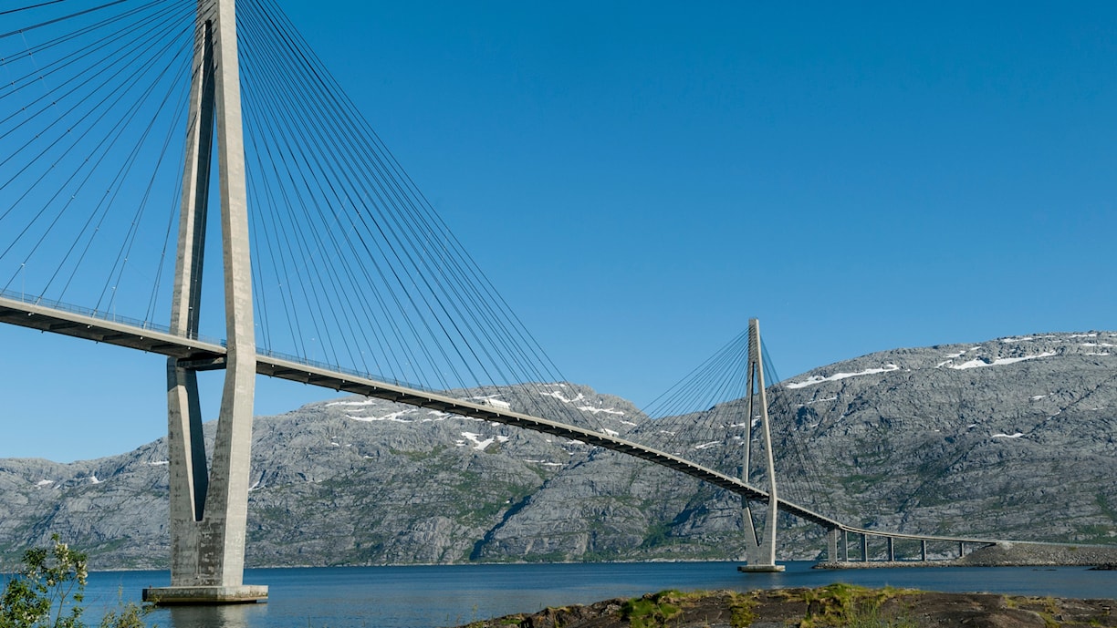 Helgelandsbrua, Leirfjorden.