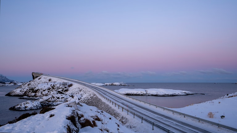 Pink winter lights at the Storseisund Bridge.