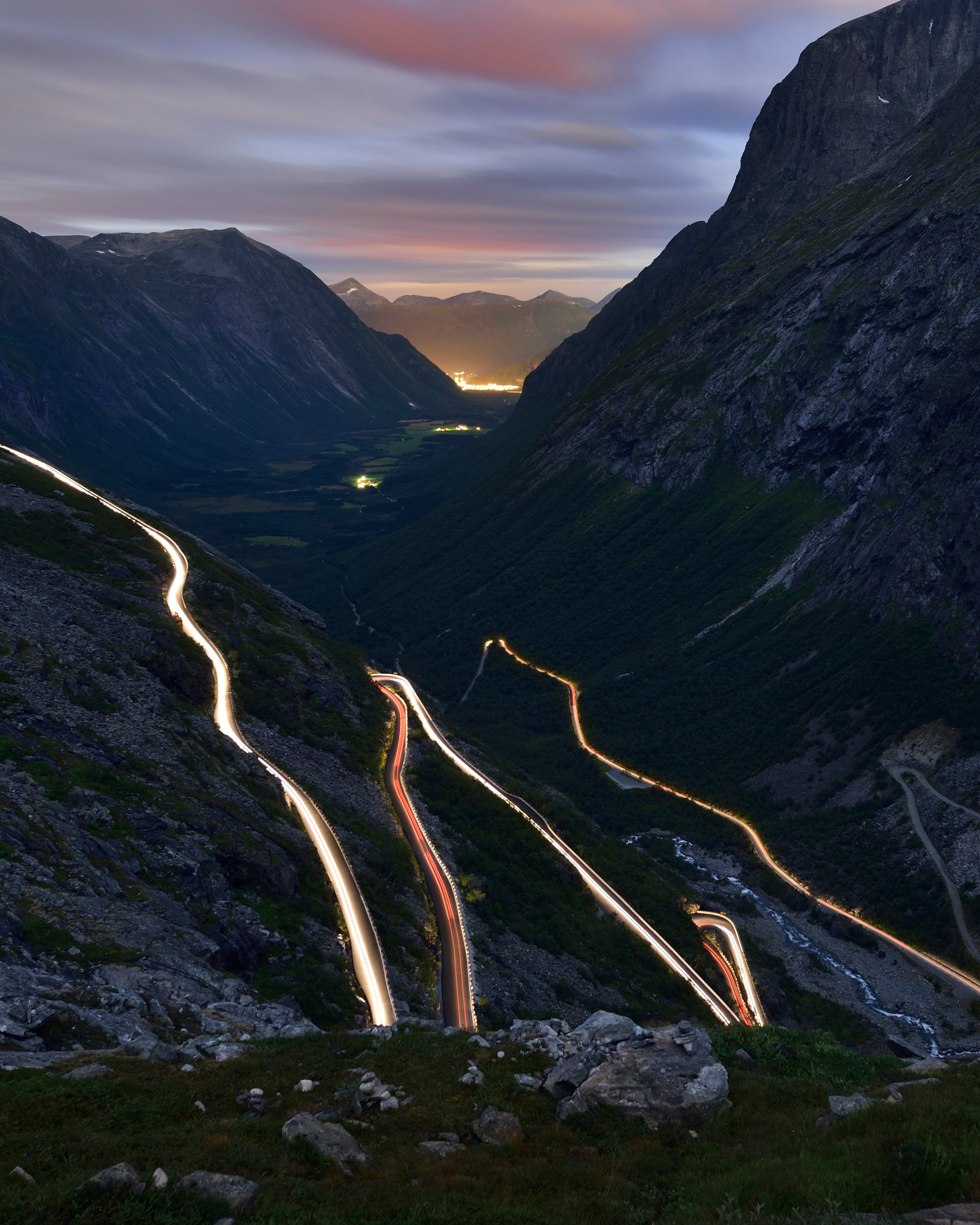 Nattlig utsikt over Trollstigen, Nasjonal turistveg Geiranger – Trollstigen.