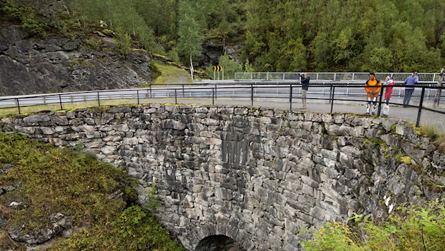 Jøl bru.
