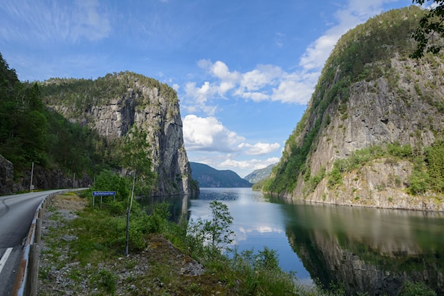 The mountains form the natural gate Suldalsporten.