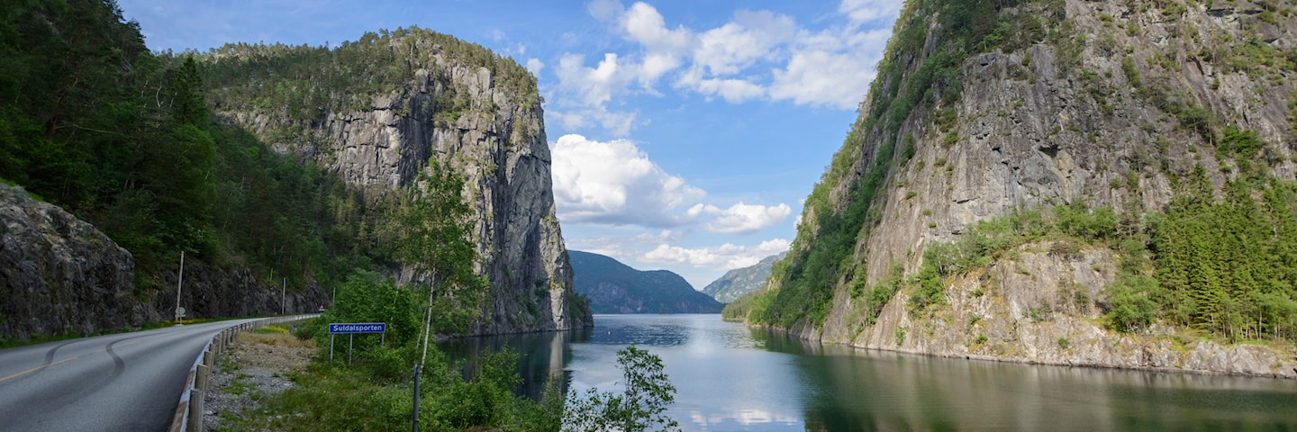 The mountains form the natural gate Suldalsporten.