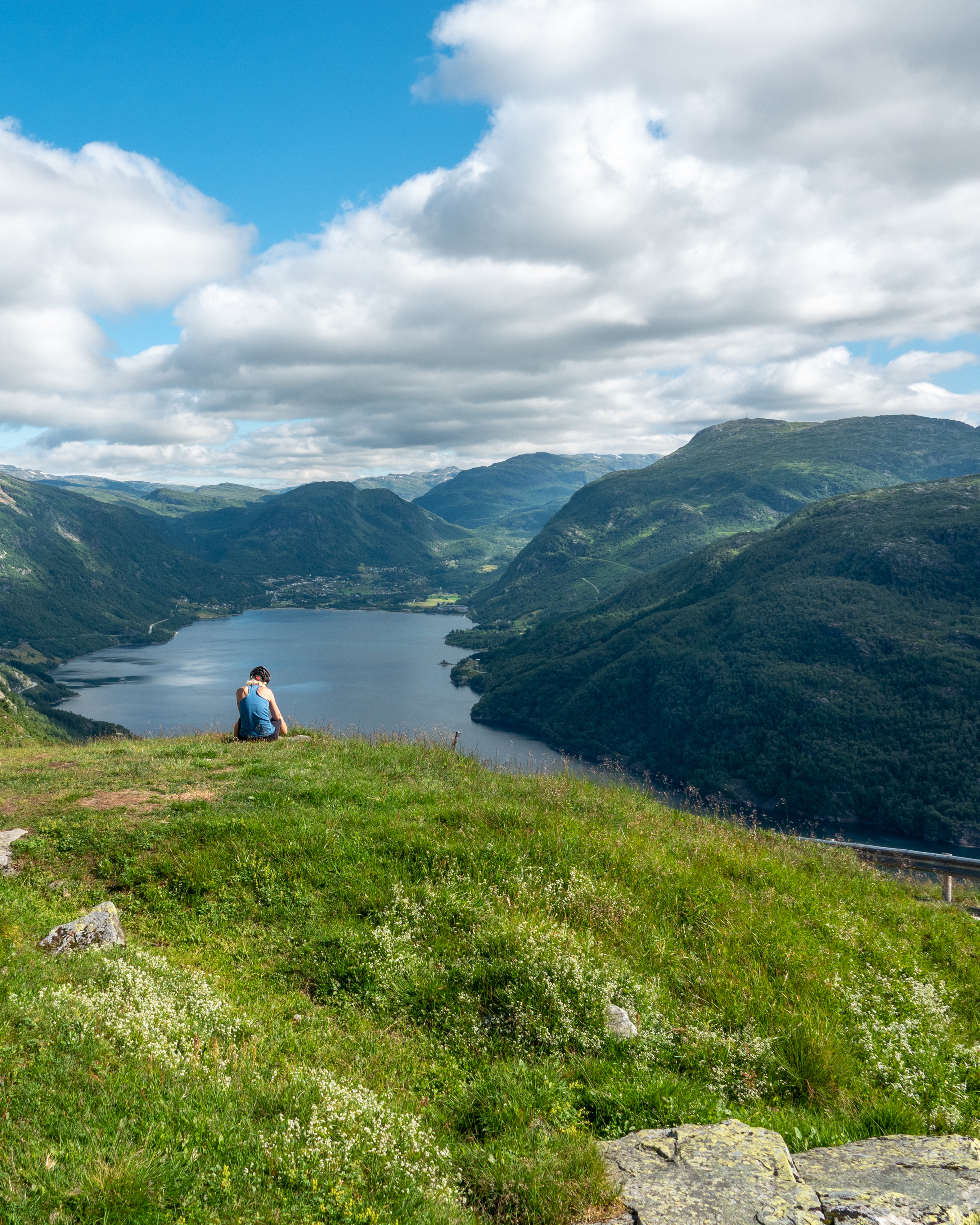 Utsikt over Røldalsvatnet.