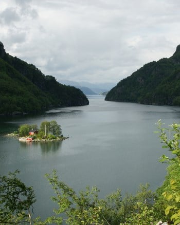 Eidaholmen i Lovrafjorden, Suldal.