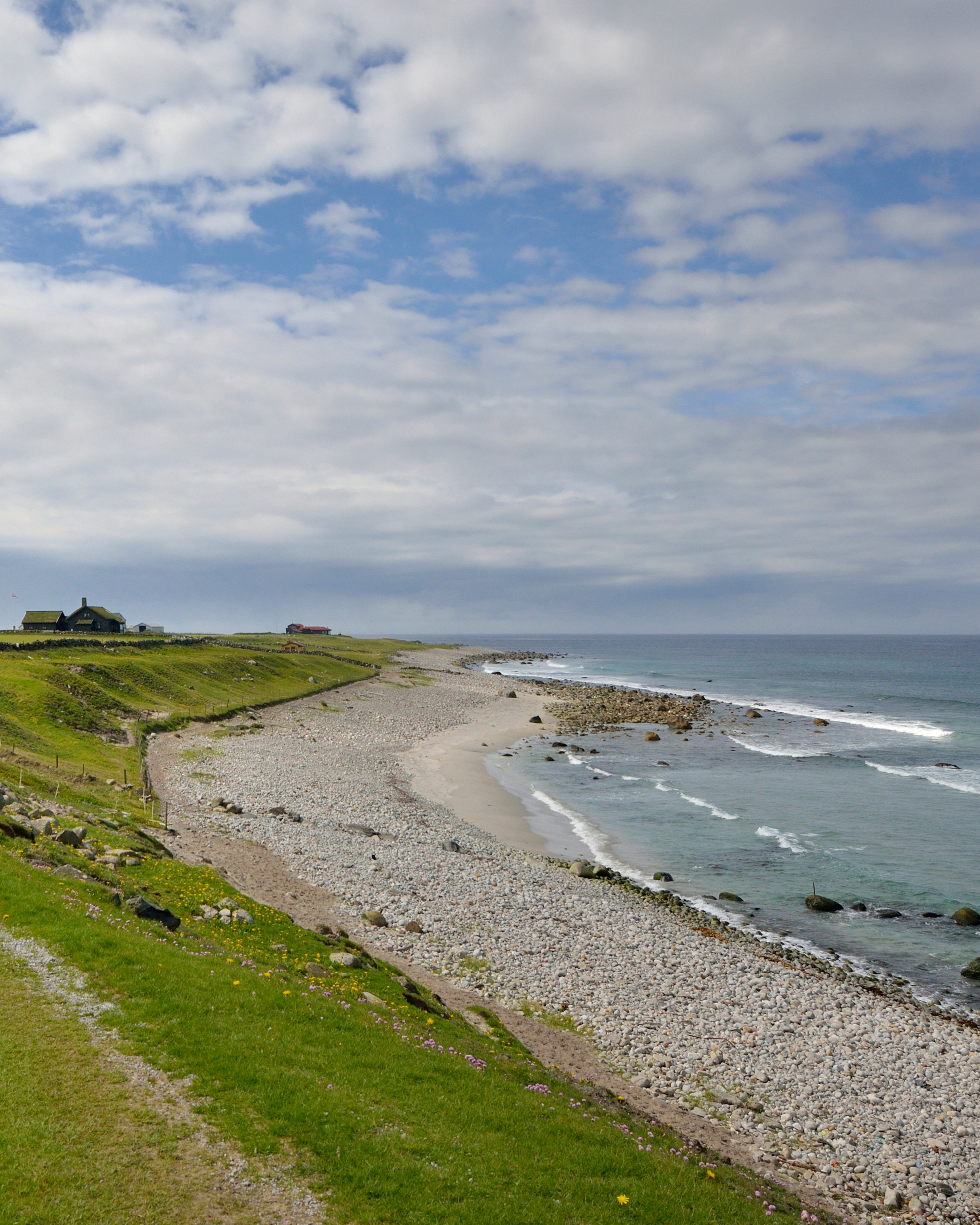 Jærstrendene med sine særegne steingjerder og havet.